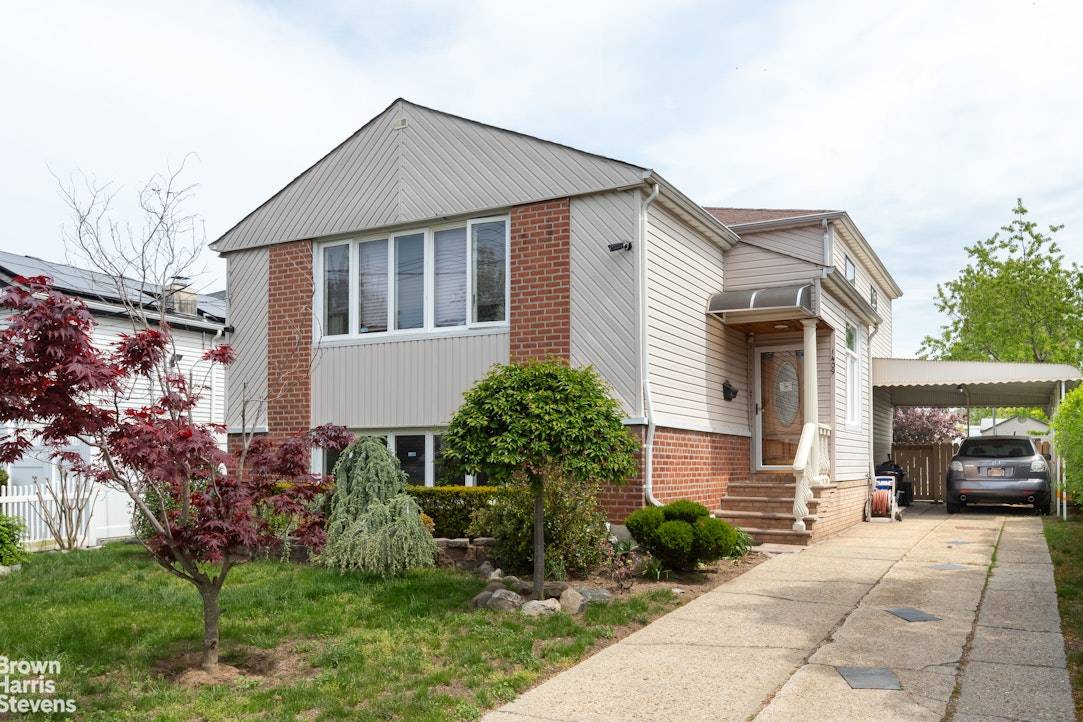 Introducing this exquisite two family Waxman split home, set on a generous 50 x 100 lot and featuring a spacious house size of 22 x 50.