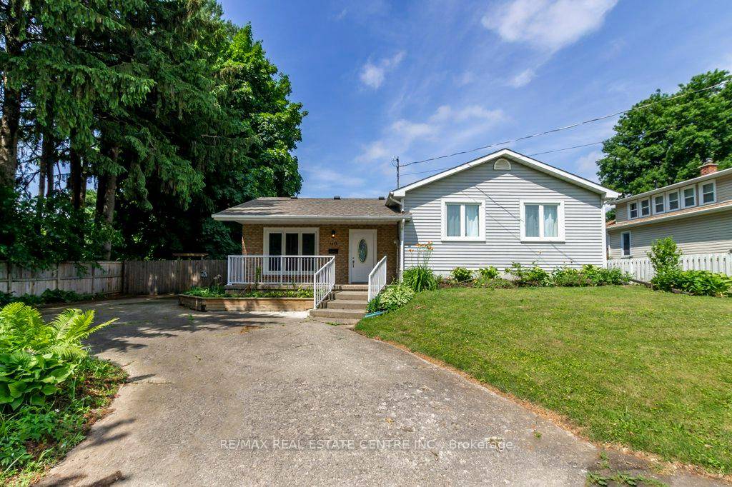 Welcome to your perfect family retreat in the heart of Niagara Falls !