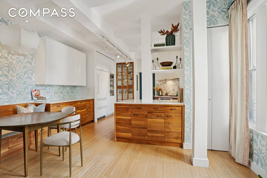 Welcome home to residence 115 on the 11th floor at 333 Central Park West a spectacular 3 bedroom, 2 bathroom home in one of Manhattan s most desirable buildings.