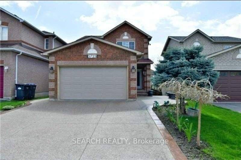 Spotless With New Upgrades, Shows Like a Model Home, 3 Bdrm Detached Home, Quality Of Engineered Wood Throughout.