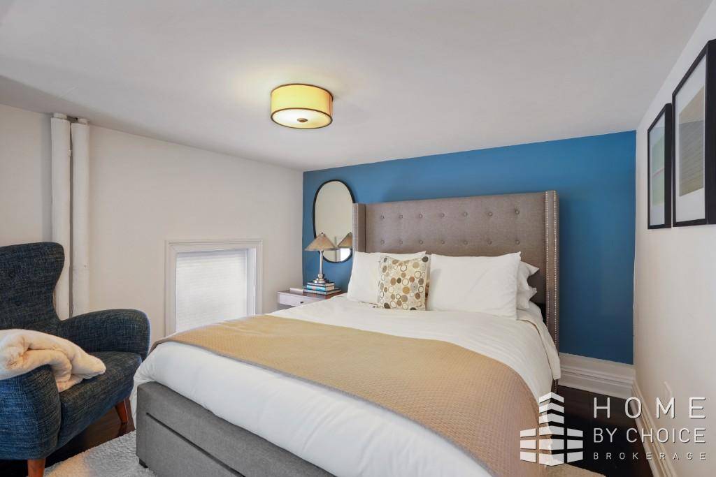 Welcome to The Village Landmark at 10 Fifth Avenue, perfectly located at the corner of charming Eighth Street in the heart of Greenwich Village.
