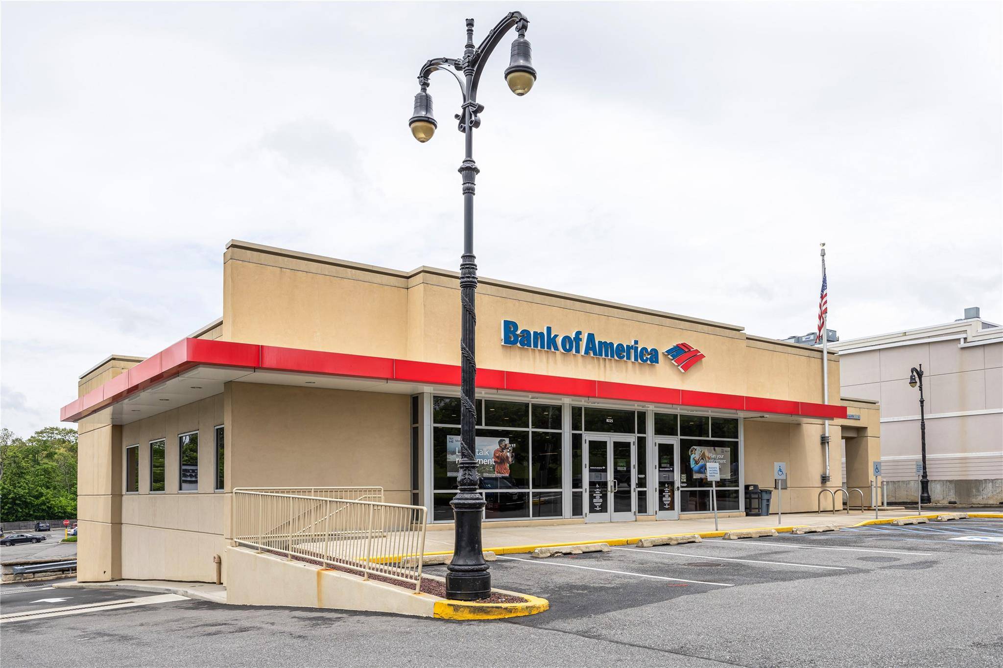8225 Jericho Turnpike presents an exceptional investment opportunity through fee simple ownership of a 4, 400 square foot, single tenant retail building currently leased to Bank of America, one of ...