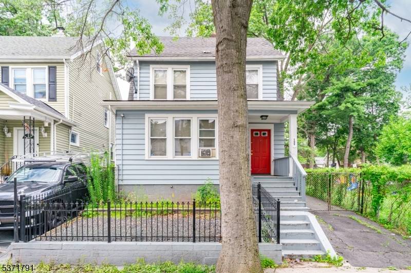 Welcome to 169 Vermont Ave, a well maintained single family home perfect for a first time buyer.