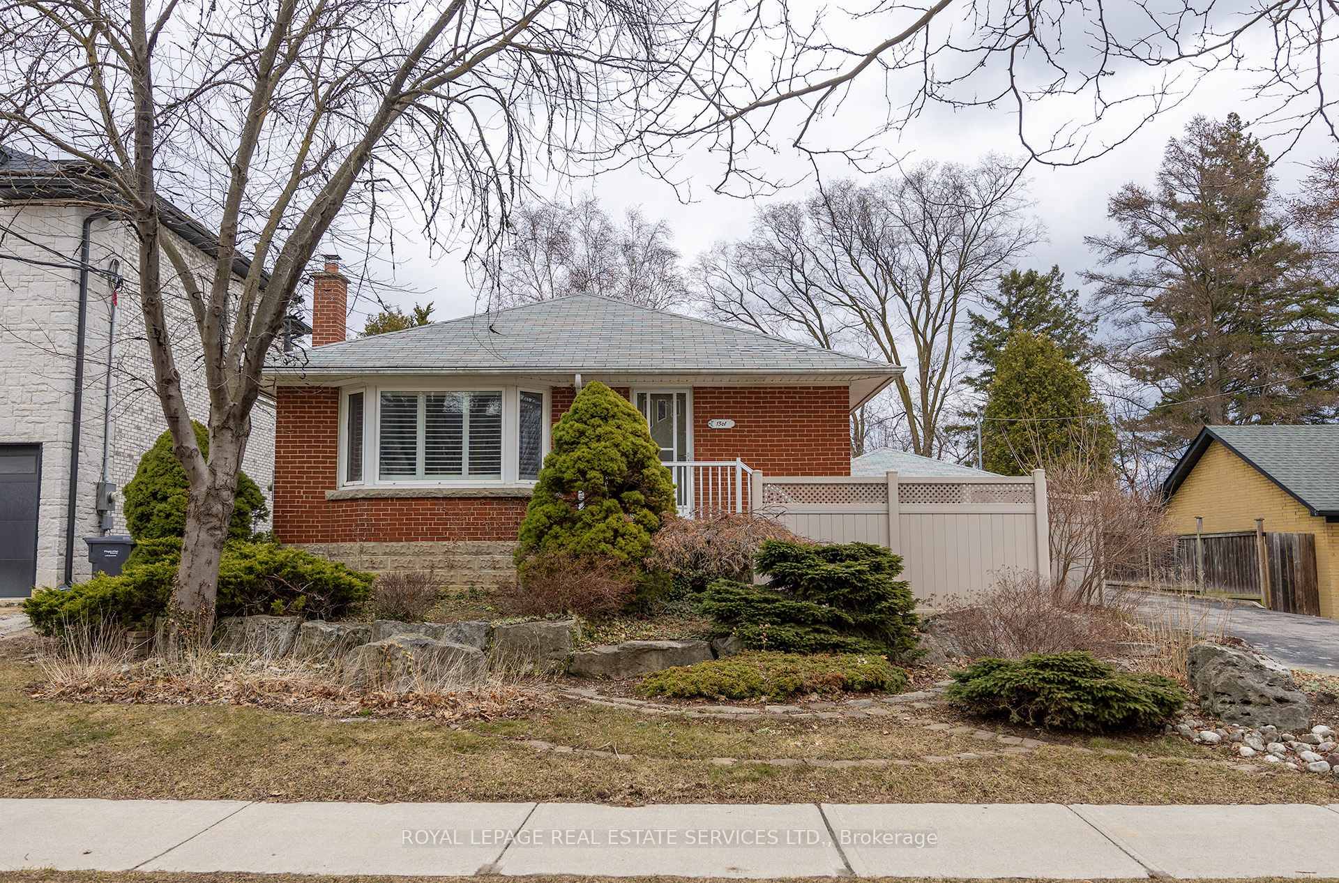 Welcome Home to this bright and clean Two Plus One Bedroom Bungalow on a Prestigious Mineola East Street.