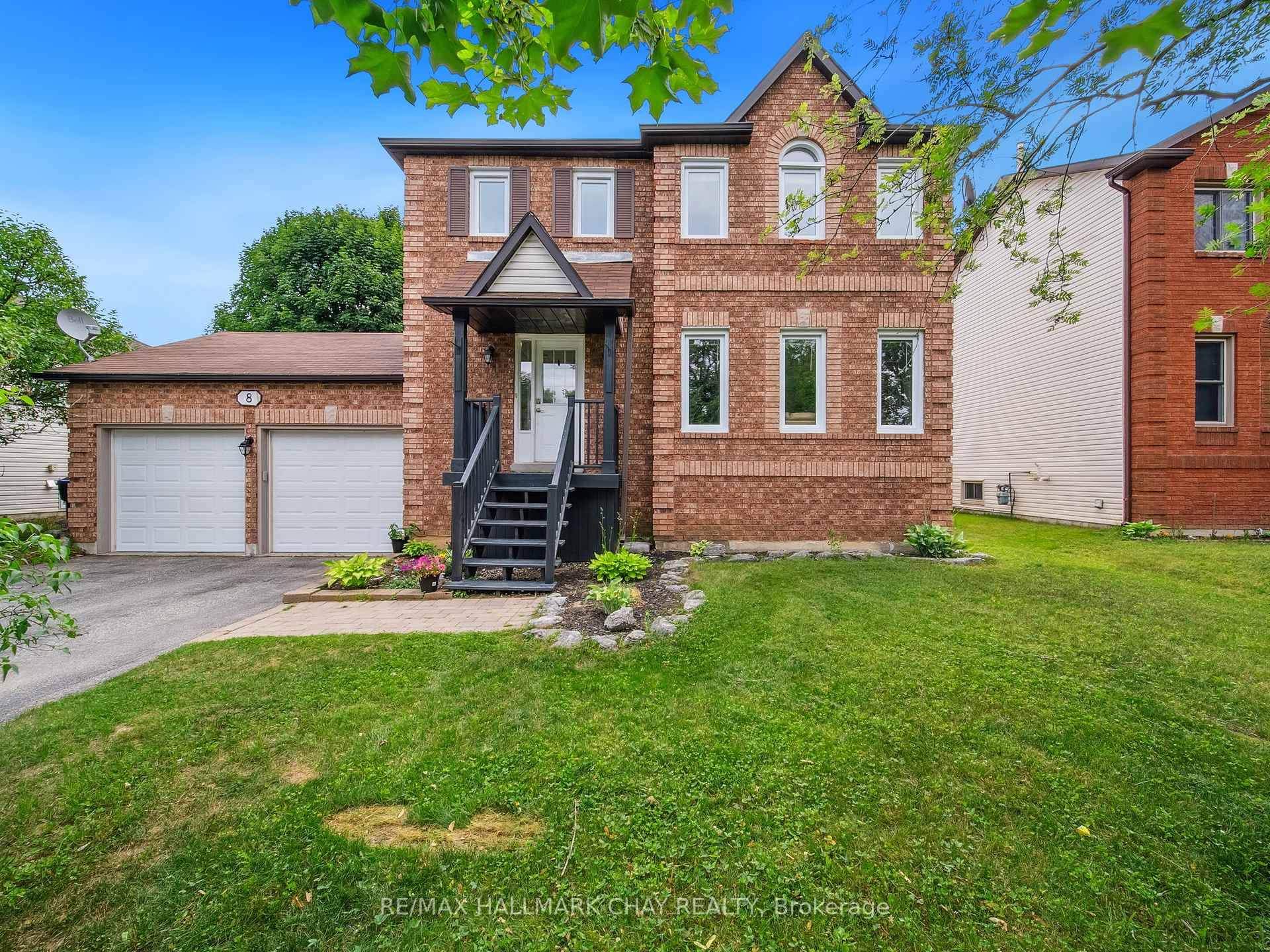 Welcome to this updated, well maintained family home in a sought after, family friendly neighbourhood !
