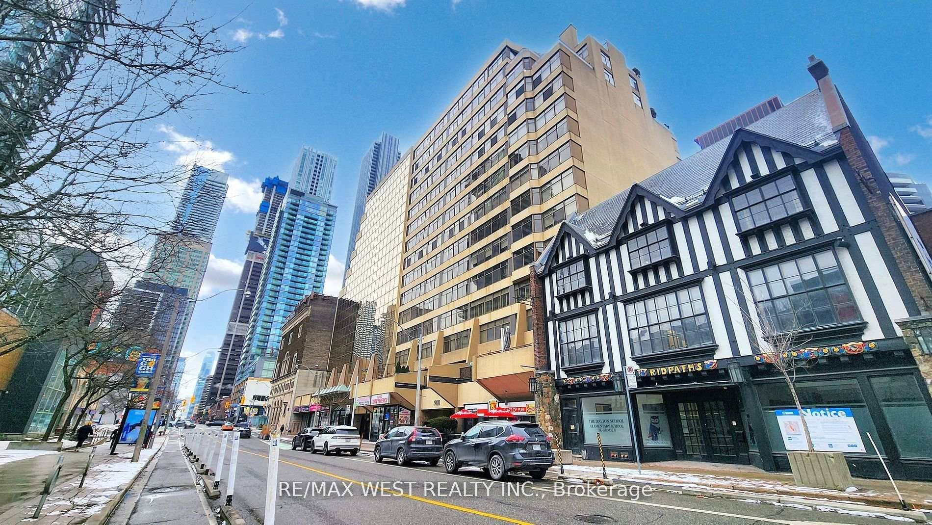 Luxury Boutique Living At 900 Yonge St In Toronto's Prestigious Area Where Top Neighbourhoods Rosedale And Yorkville Meet.