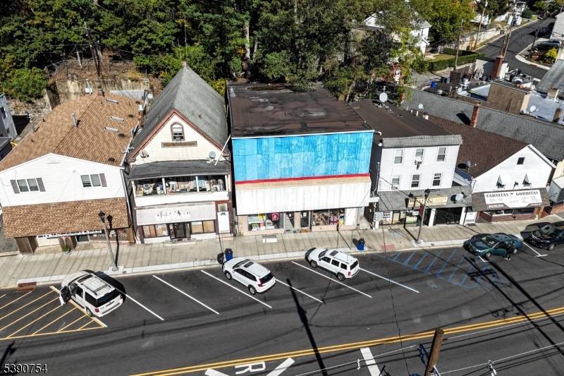 SO MUCH BIGGER THAN IT LOOKS !