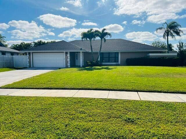 Charming Single Family Home in the Heart of Wellington !