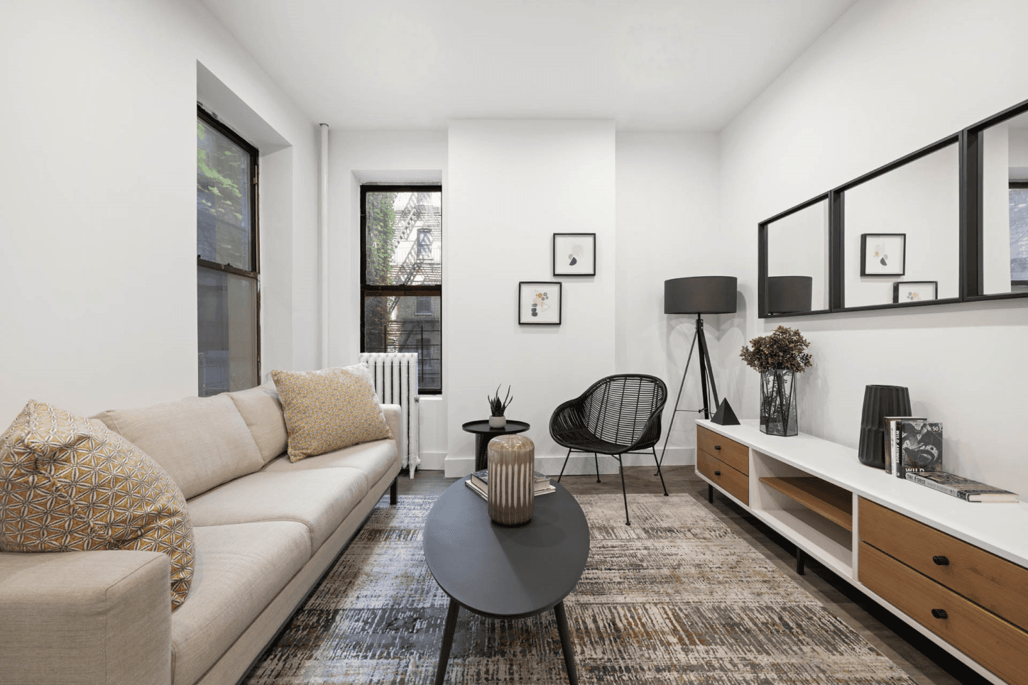 Sponsor Unit Just one flight up, Unit 4 at the Park Manhattan Condominium is a beautifully renovated, 2 3 bedroom, 2 bathroom home with oversized windows and triple exposures.