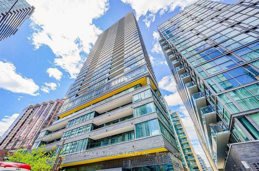 Charlie Condos Located At Quiet Northeast Corner Of Intersection King Spadina, Rare Found 11 Ft Ceiling Bright amp ; Spacious 1 Br Den.