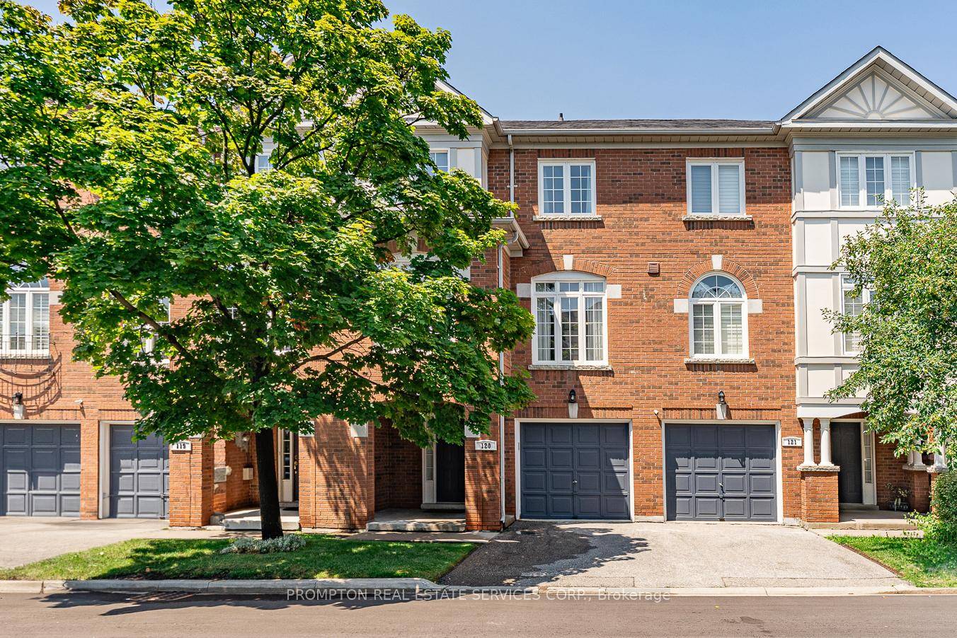 Bright amp ; Spacious 3 Bdr Townhouse.