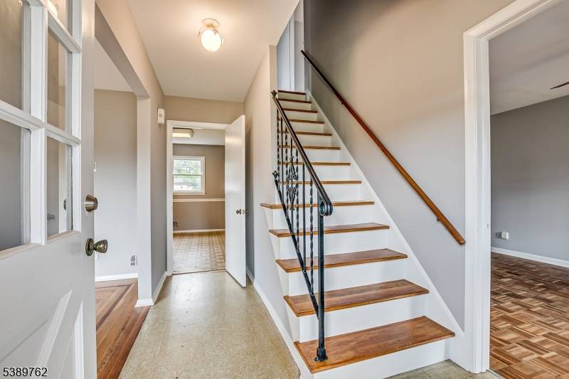 Welcome to this charming 4 5 bedrooms, 2.