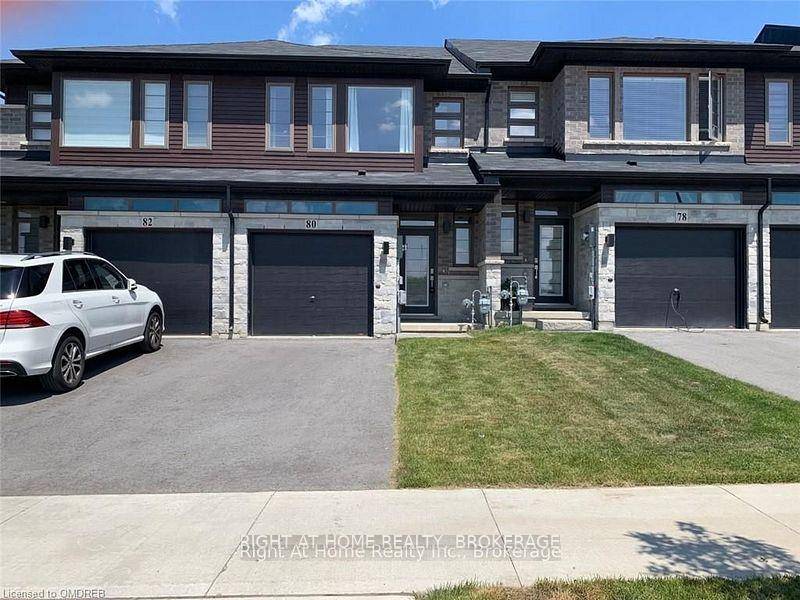 Spacious 3 bed 3 washroom Modern townhouse in Sought after Central Park.