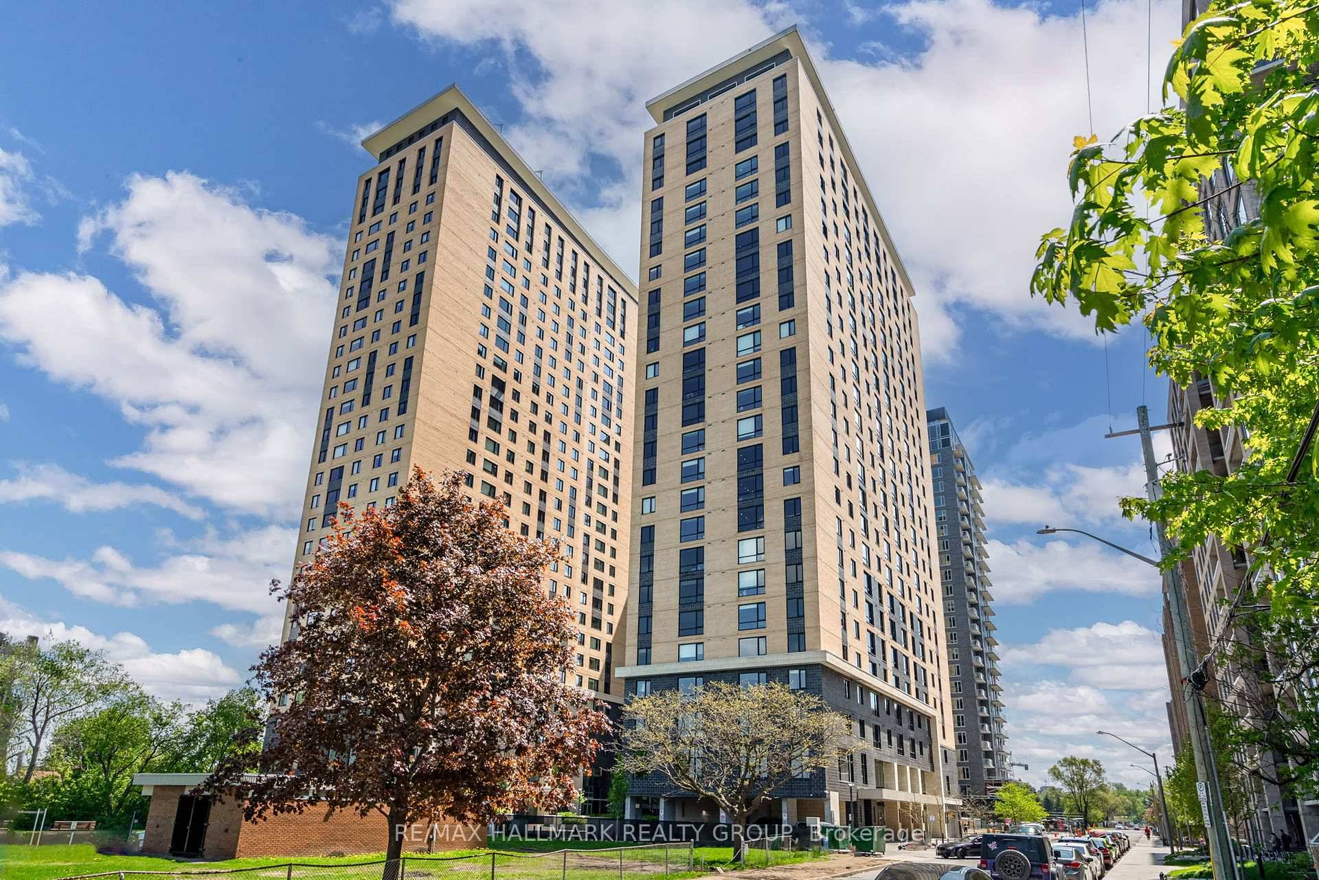 This modern, all inclusive apartment is ideal for students or young professionals seeking comfort, convenience, and style.