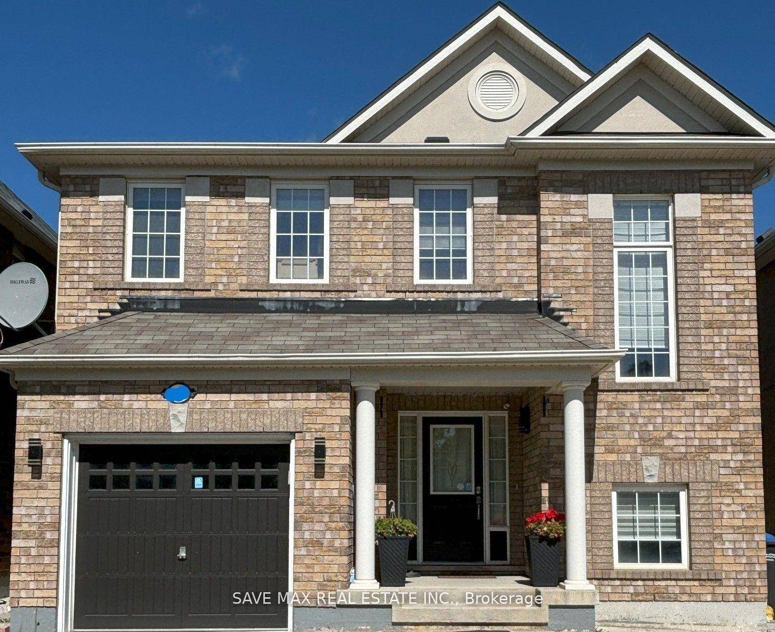 Detached family home with 4 bedroom, 3 bathroom for lease in prime neighborhood.