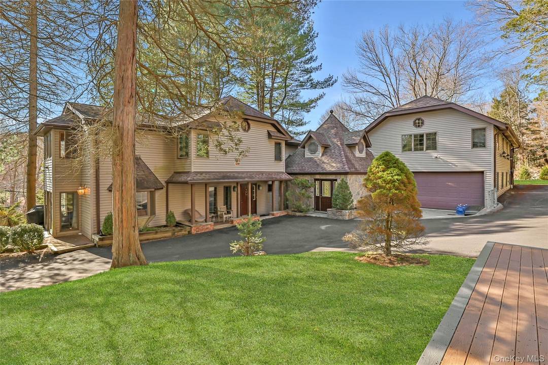 Come to Faraway Road where will you find peace and serenity and opportunity !