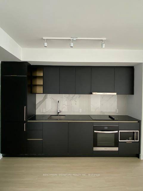 Welcome to 8 Wellesley St W A brand new, never lived in luxury condo in the heart of downtown Toronto.