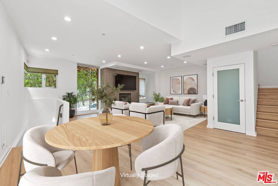 900 N West Knoll Dr 2BR Sunset Strip La