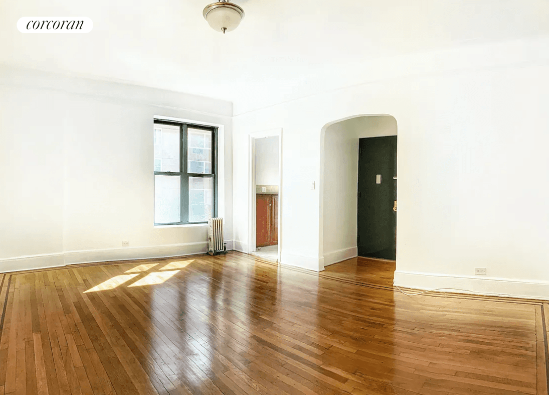 Oversized corner one bedroom featuring a washer dryer in unit, double paned glass windows in every room with double exposure facing South and East, and 2 walk in closets.