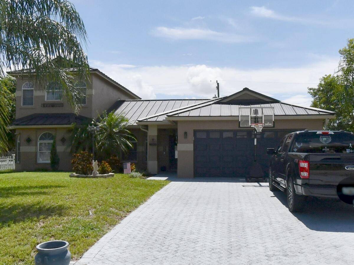 One of a Kind, Custom Built Home Exceptional Craftsmanship Modern Amenities.