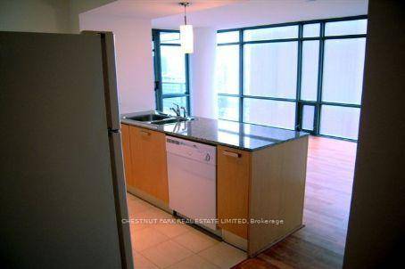 Experience urban sophistication in this elegant 1 1 bedroom condominium perfectly situated at Bay amp ; College.