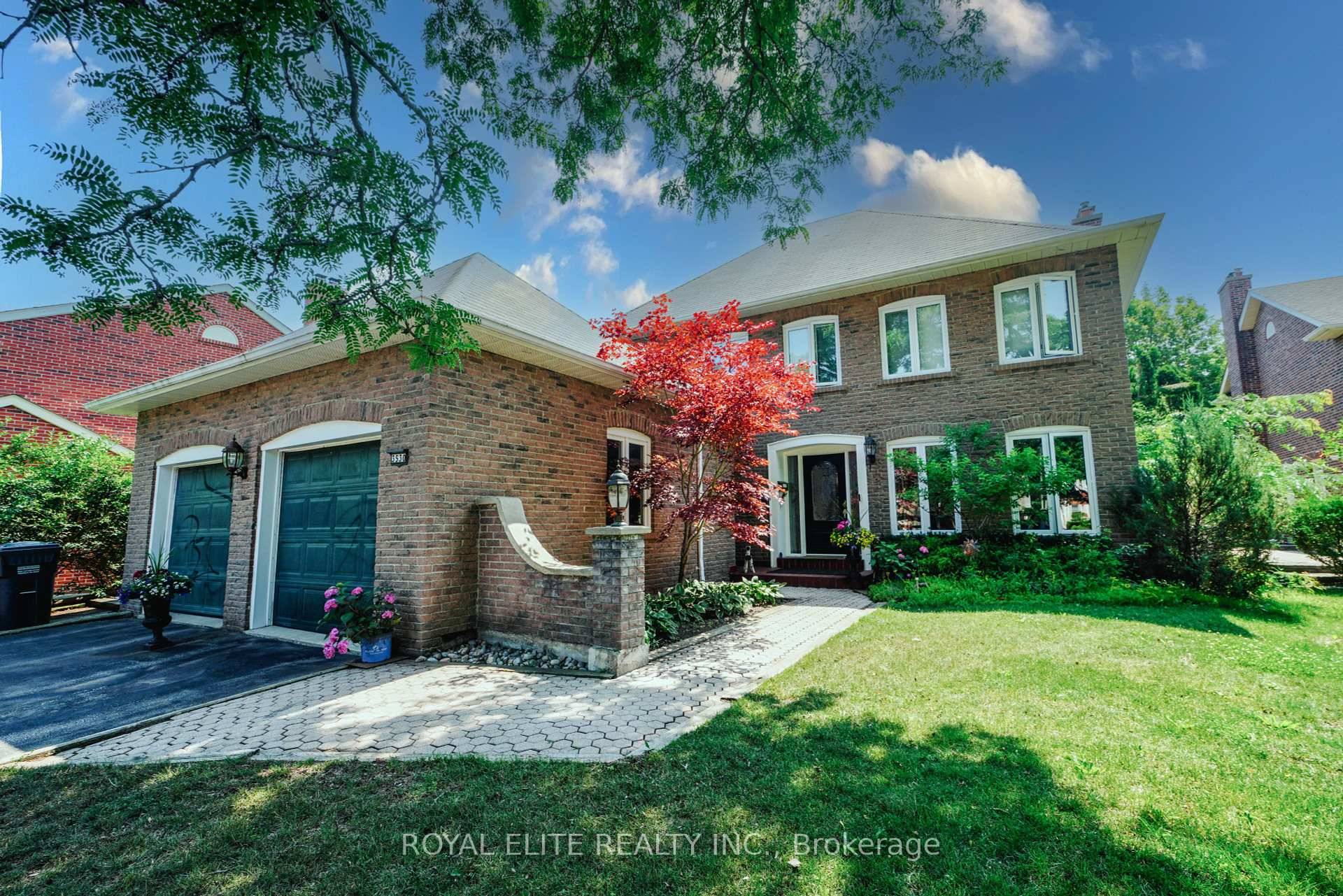 Stunning 4 Bedroom, 4 Bathroom Home Located In Highly Desired Neighourhood !