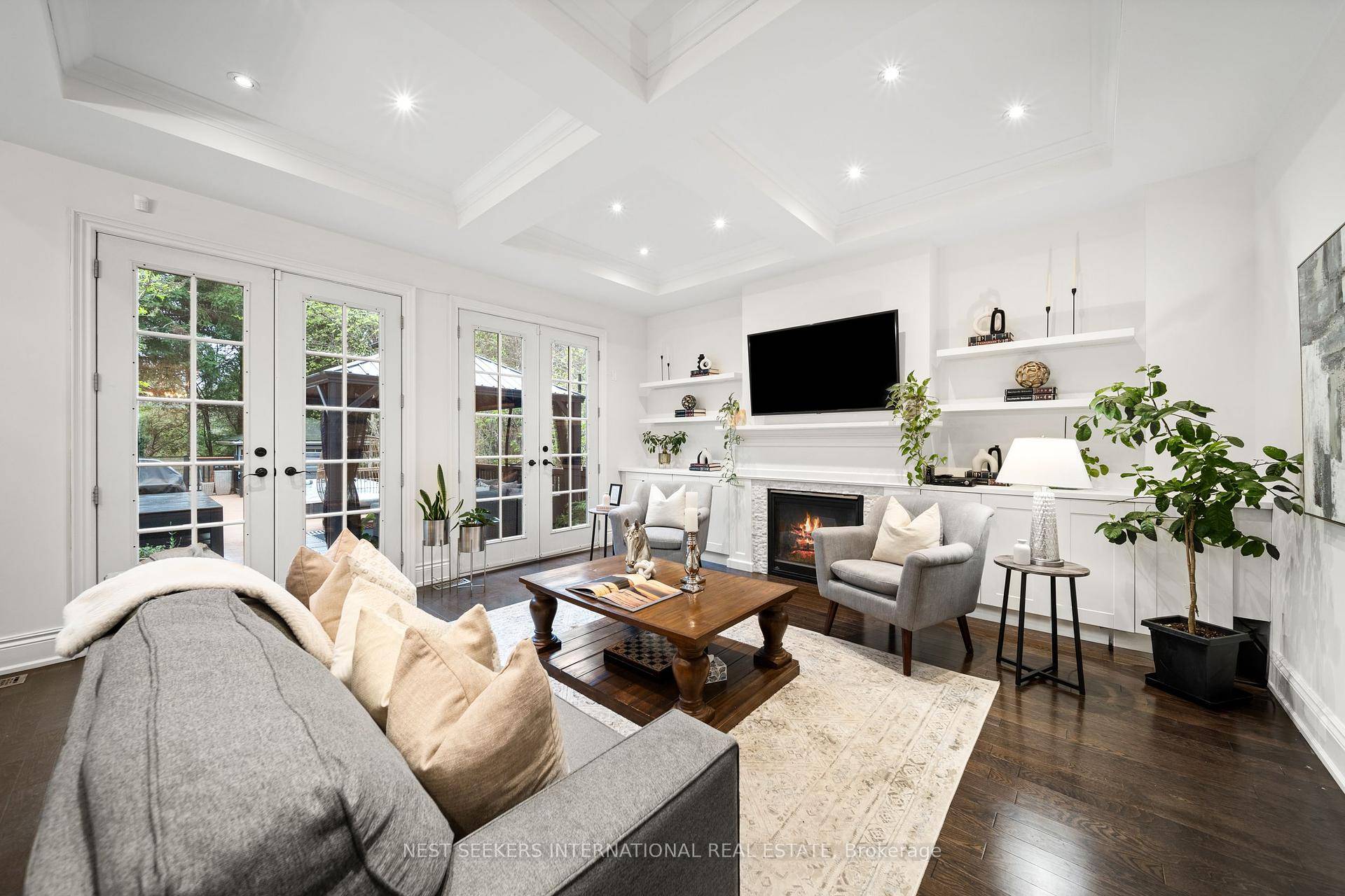 Welcome to 117 Parkview Hill Crescent in prestigious Parkview Hills !