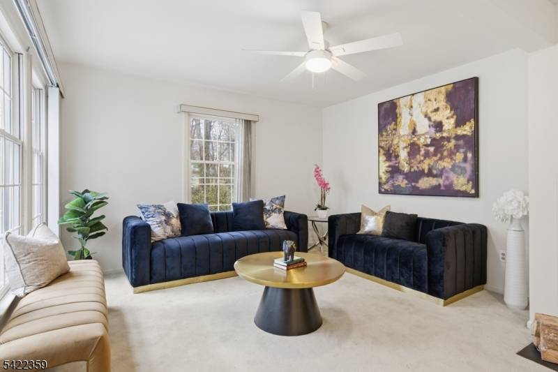 3 BED 2. 1 BATH TOWNHOME IN QUIET BERKELEY HEIGHTS COMMUNITY CENTRAL TO EVERYTHING !