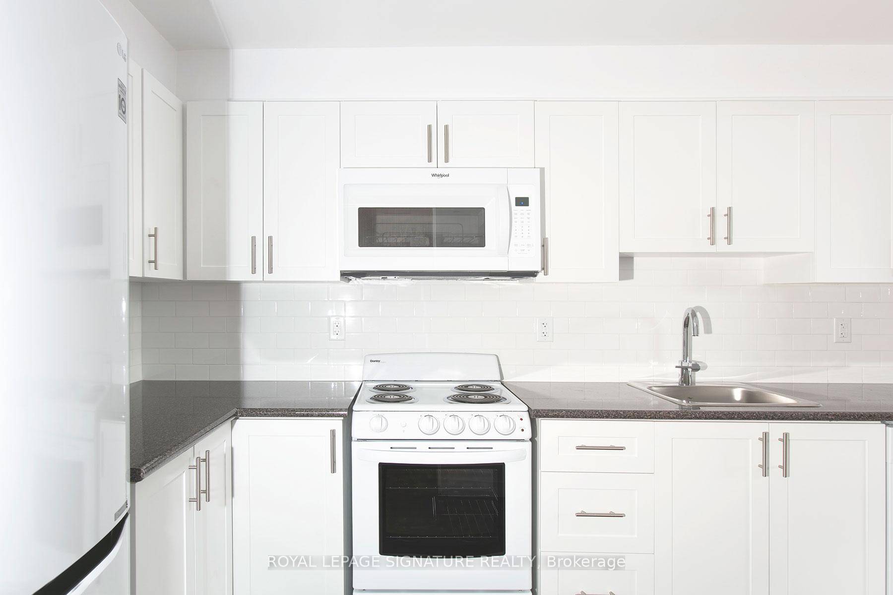 ONE MONTH FREE ! Don't miss this beautifully renovated, bright, and exceptionally clean 1 bedroom apartment located in a welcoming and family friendly building perfect for families seeking comfort and ...