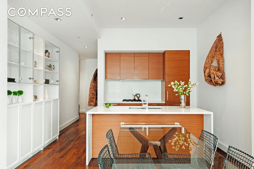 Perched on a high floor at the historic Clement Clark in the heart of Chelsea, this rarely available corner one bedroom condo showcases exceptional light and views of picturesque 22nd ...