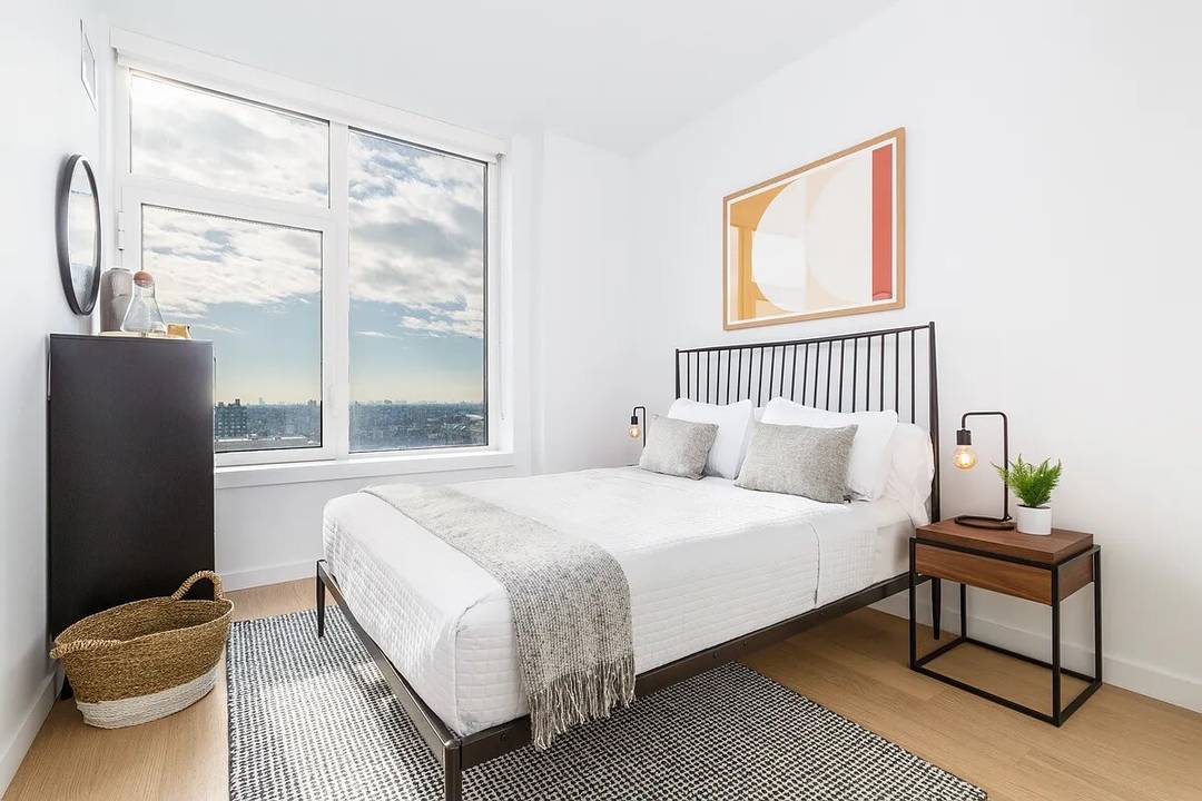 123 Linden Blvd, 17Y Welcome to 123 Linden Blvd, Residence 17Y, a bright and thoughtfully designed two bedroom amp ; two bath home in the heart of Prospect Lefferts Gardens.