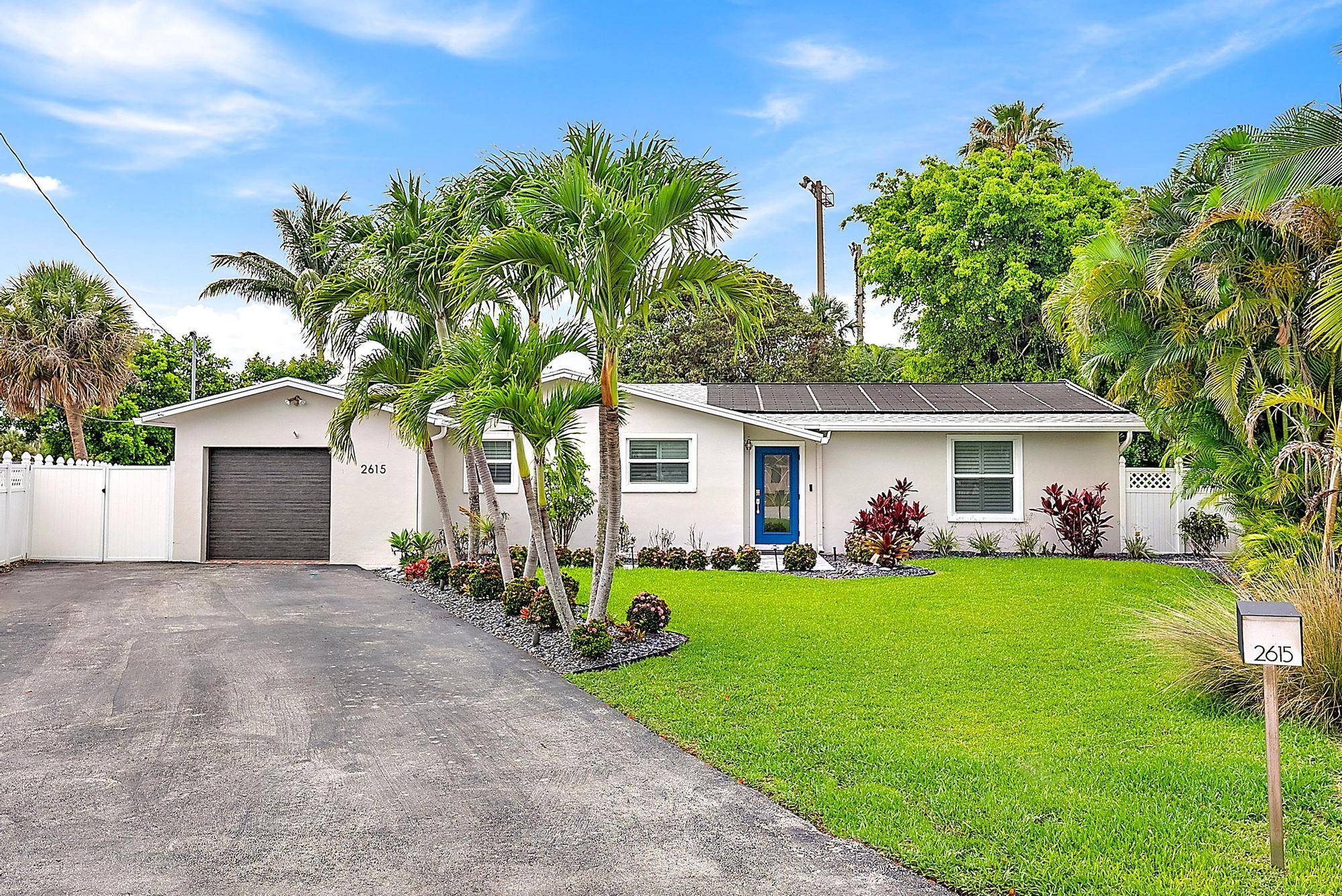 BEAUTIFULLY REMODELED SINGLE STORY HOME IN AN INVITING CUL DE SAC ON AN EXPANDED LOT.