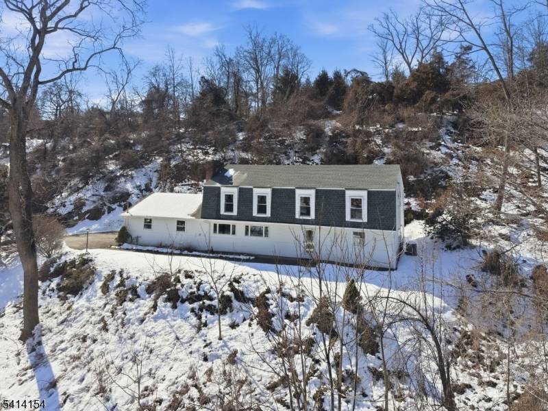 MOTHER DAUGHTER HOME IN MONTVILLE TWP with incredible flexibility and value.