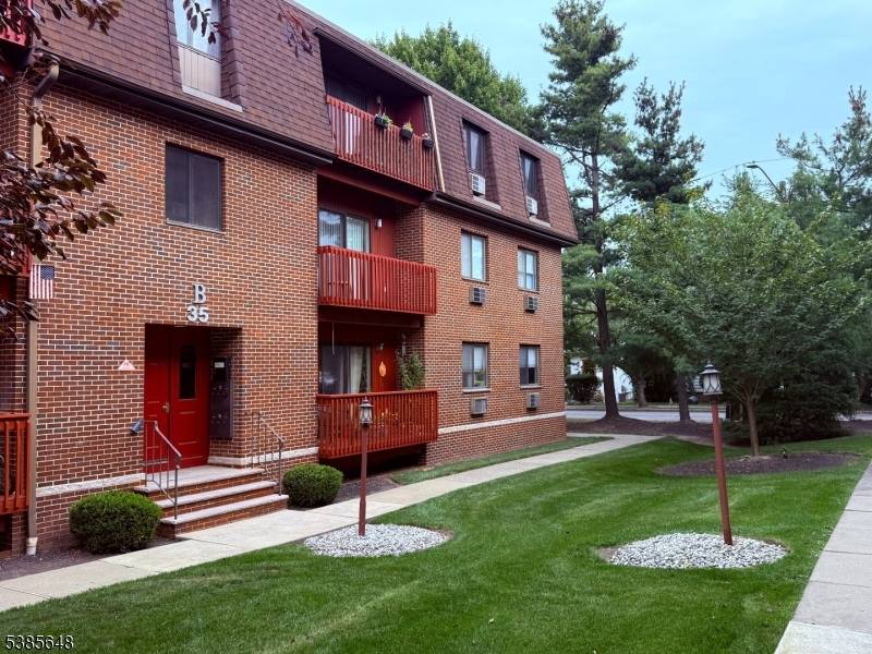 Modern Comfort Prime Location !