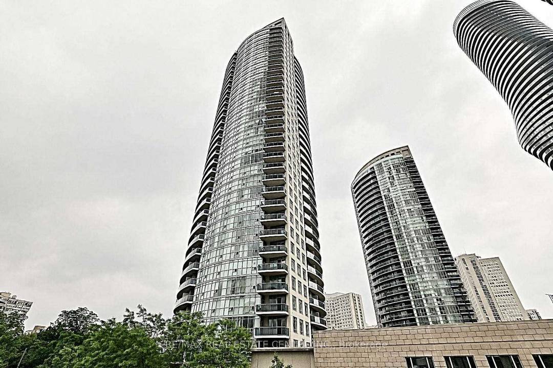 Fully Renovated 2 Bedroom, 2 Full Bathroom Spacious Condo Apartment in the Heart of Downtown Mississauga.