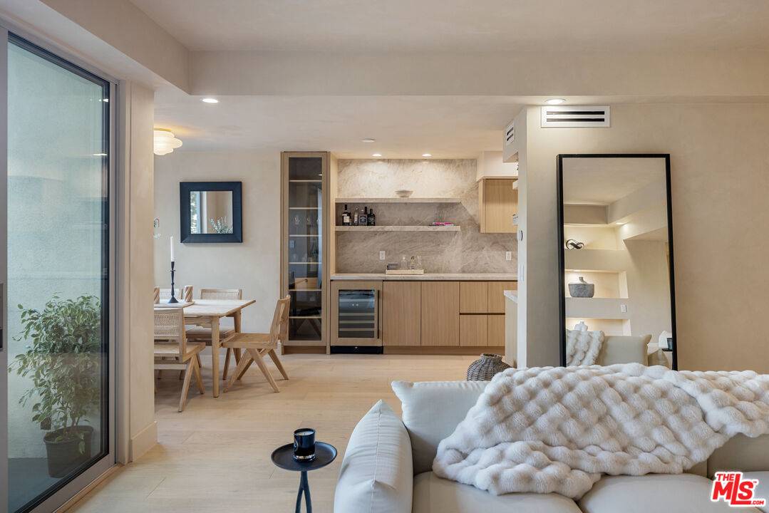 818  N Doheny Dr 2BR Sunset Strip La