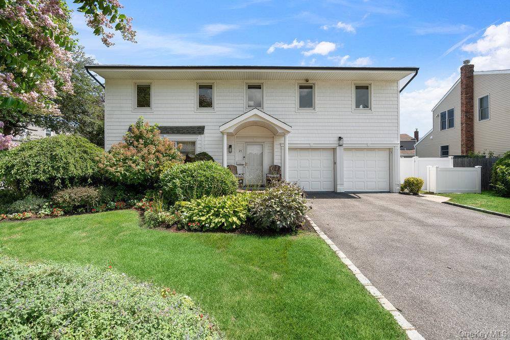 This beautifully expanded 4 bedroom home is ideally located on a quiet, cul de sac in one of Plainview s most desirable neighborhoods.