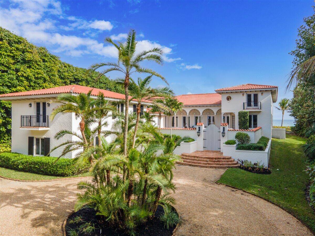 This spacious direct oceanfront home features spectacular ocean views, secluded private beach, freshly painted and updated house in very good condition with 4 bedroom suites in the main house and ...