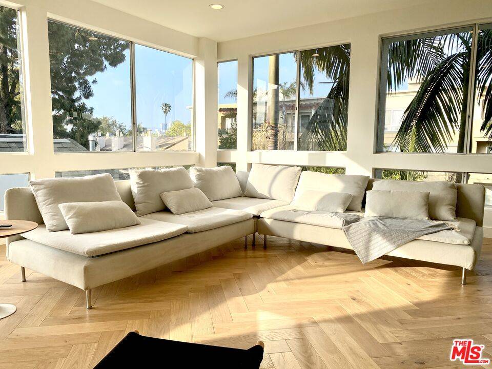 2237  S Bentley Ave 2BR La