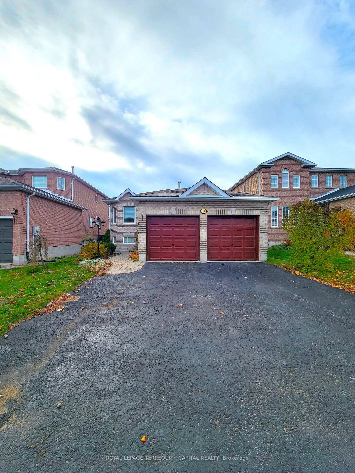 This almost brand new 2 bedroom lower level apartment is located in the vibrant Edgehill community, just steps from Pringle Park and Simcoe County Forest trails !