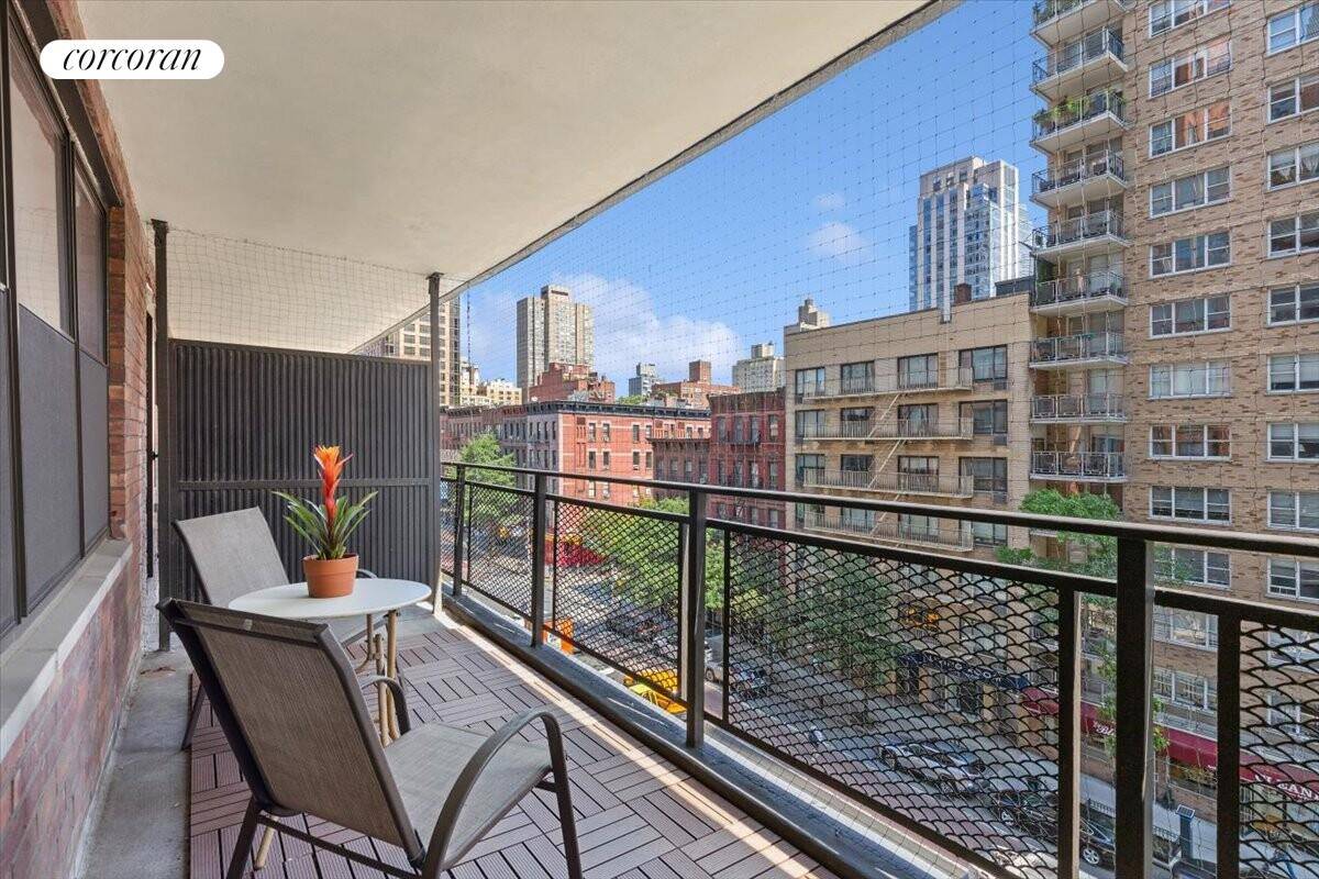 Welcome to your residence at 345 East 81st Street, 6D, in the charming Yorkville section of the Upper East Side !