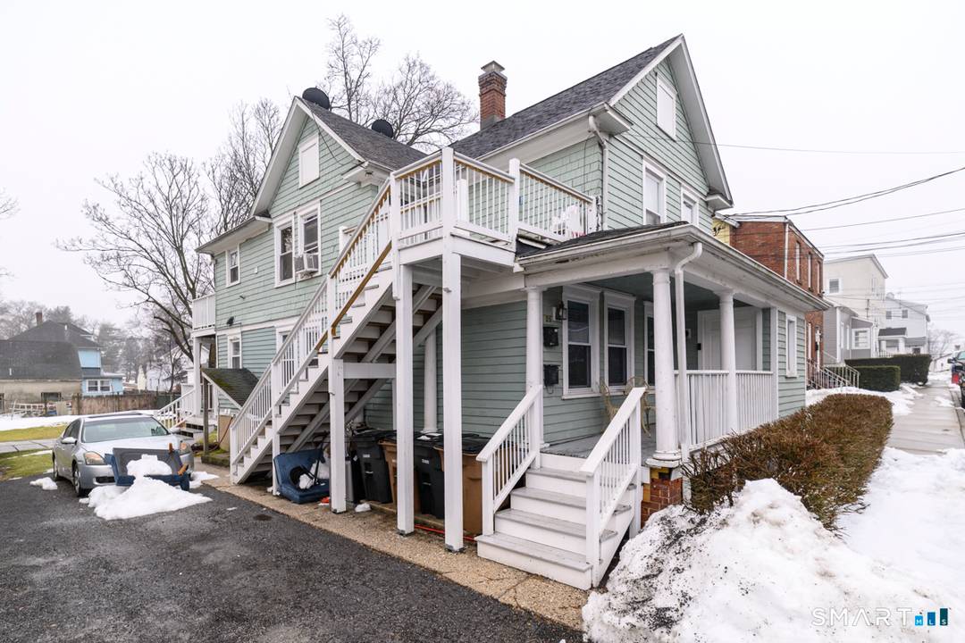 Quiet cul de sac in the Cove area of Stamford offers a fabulous investment opportunity or option to live in one unit rent the other.