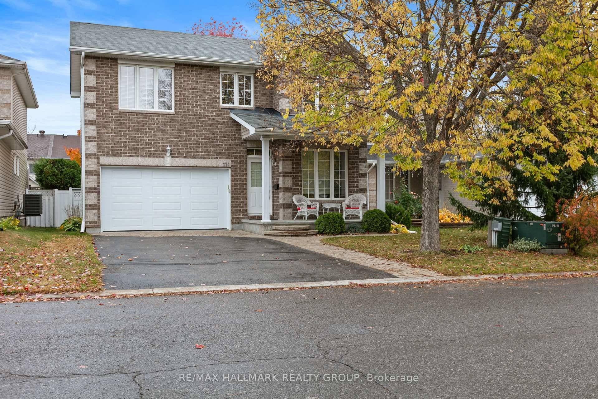 Located within top school boundaries St Isabel PS, Kanata Highlands PS, All Saints and within walking distance from Kanata High Tech park, this beautiful 4 bedr, 4 bathr home impresses ...