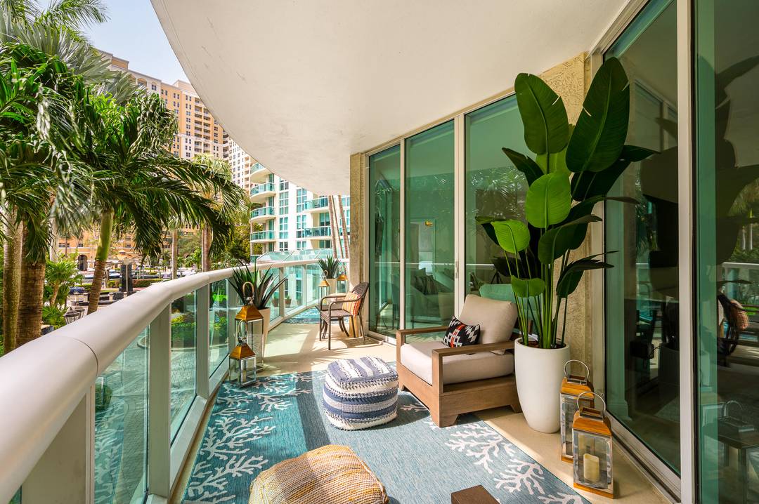 Easy to show and fully available, book your showings today !