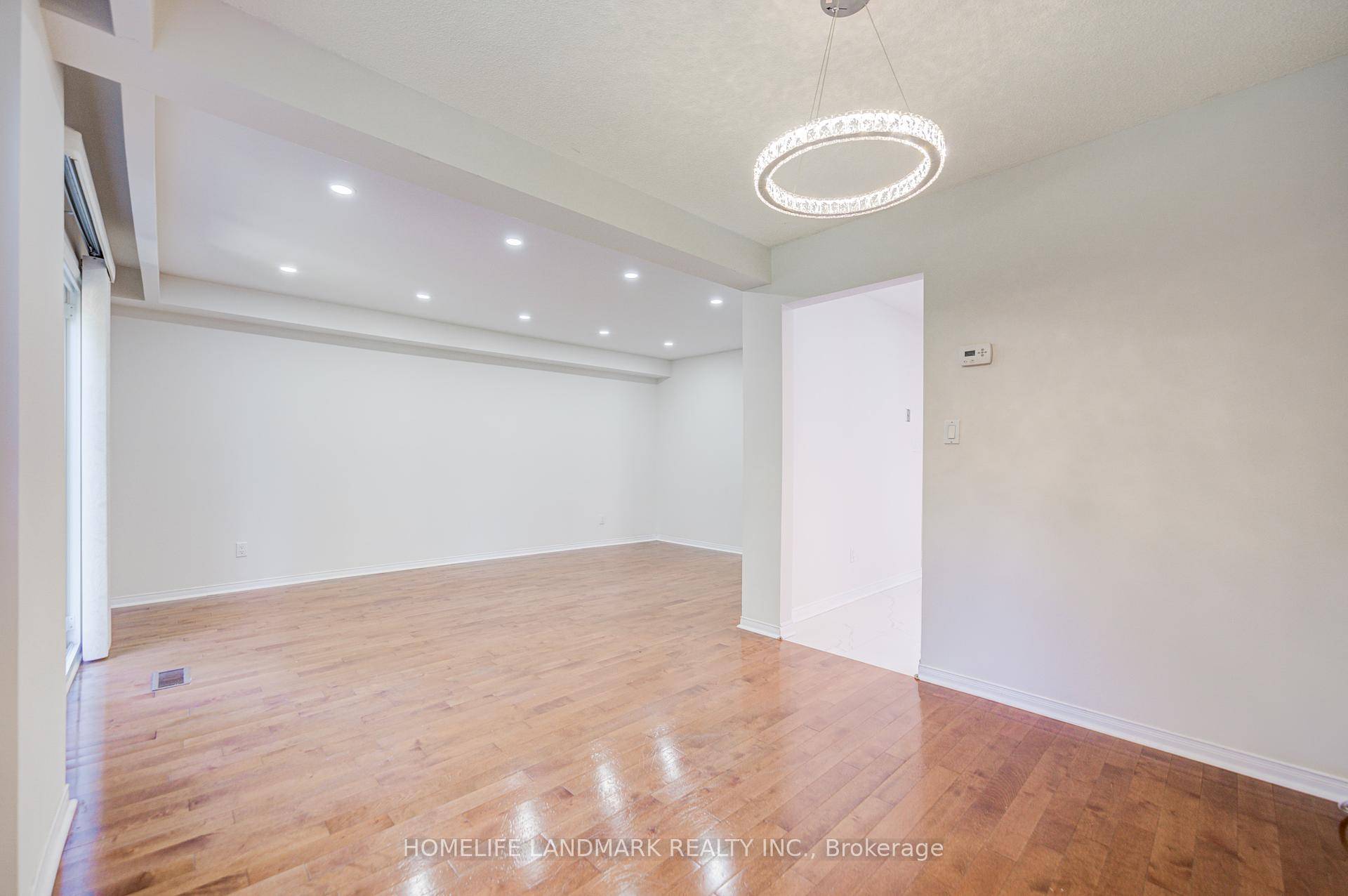 Renovated 4 Br Beauty In The Heart Of Streetsville !