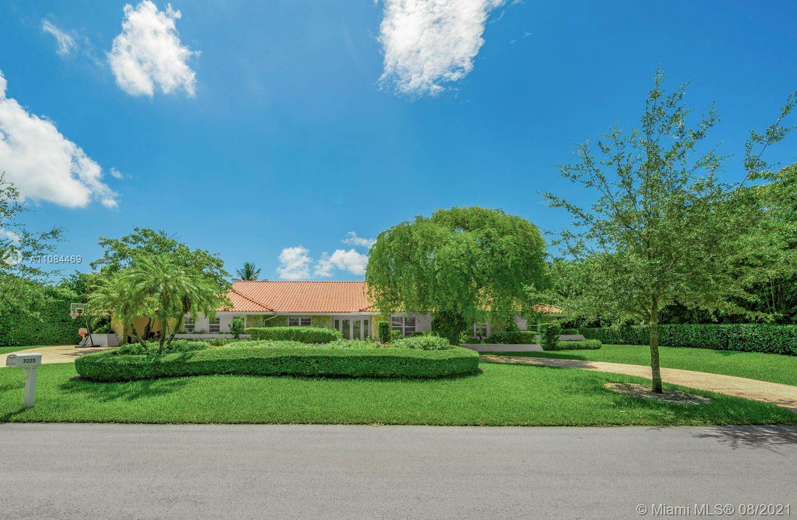 Beautifully furnished 5, 879 Sq.