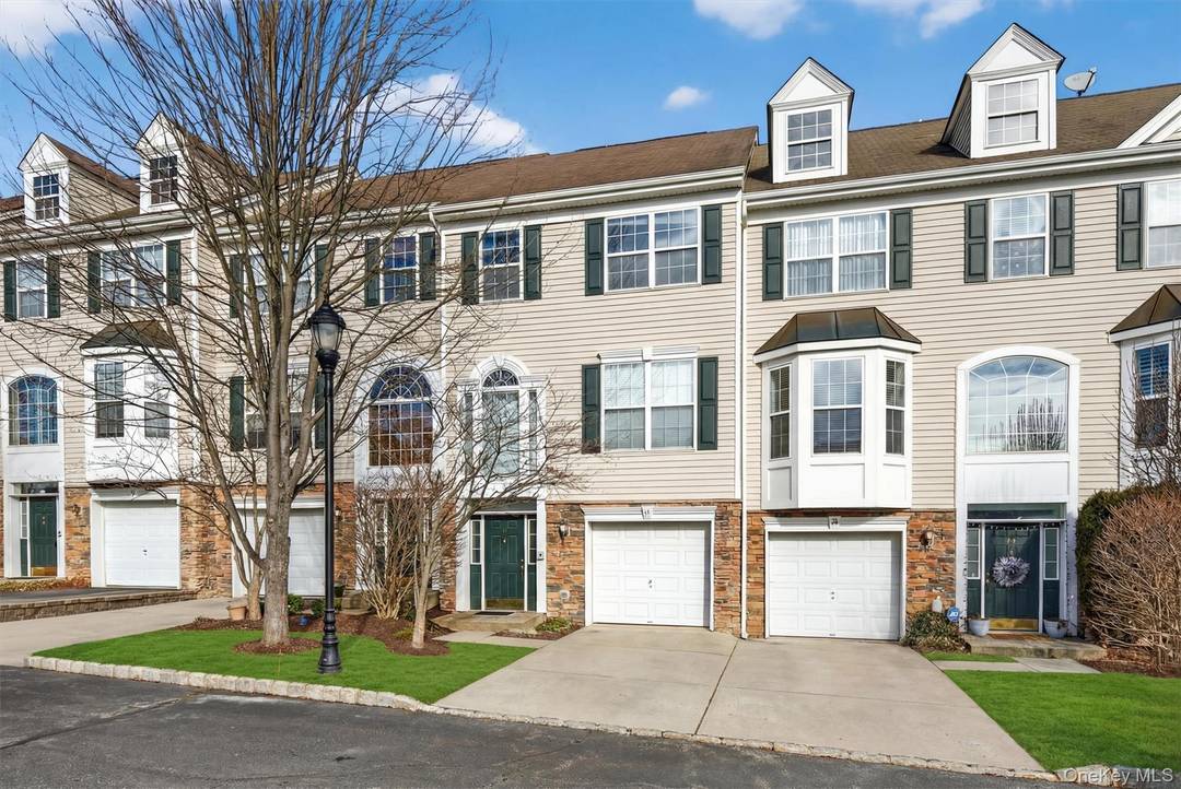 Welcome home ! This move right in 3 bedroom, 2.