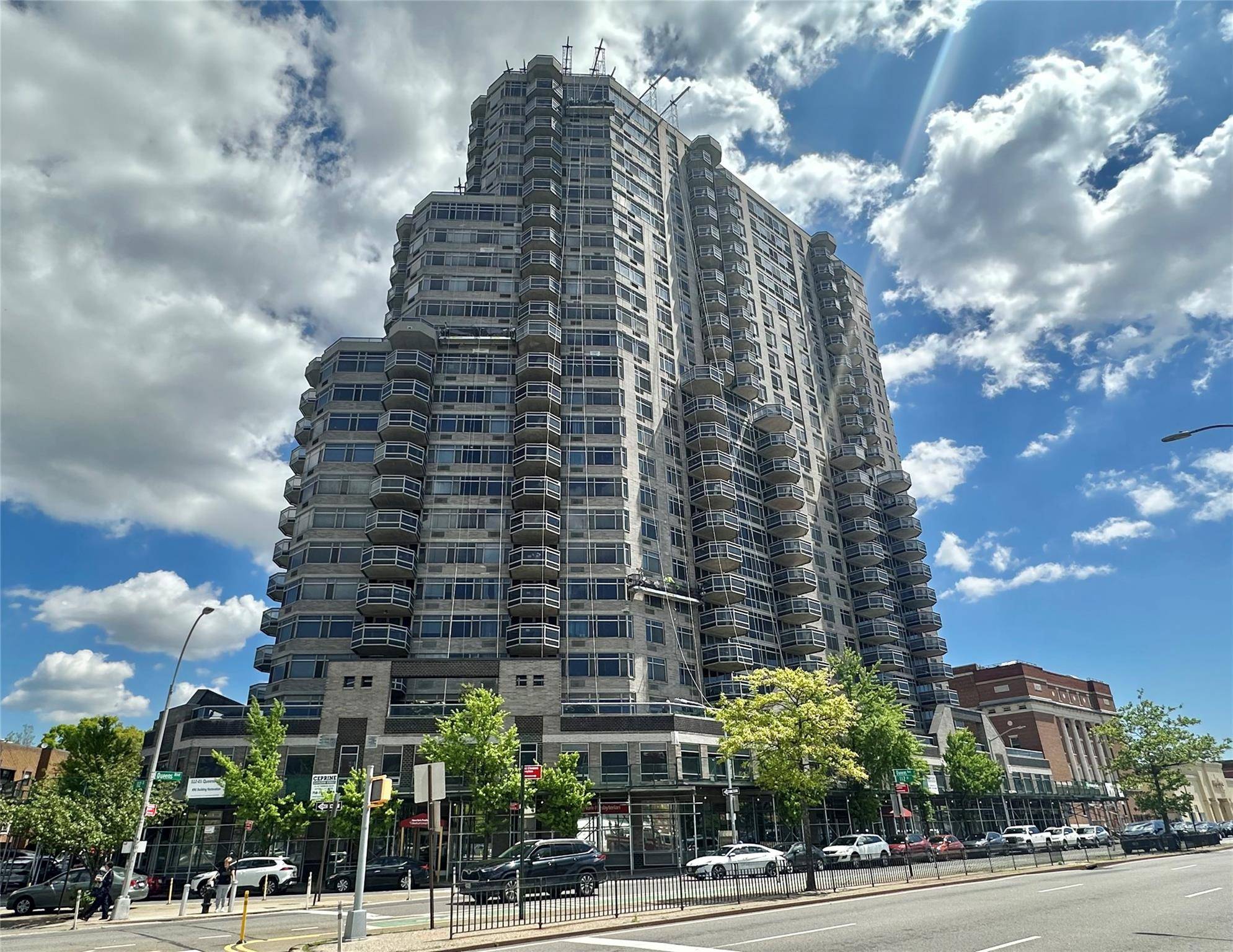 Standing tall and majestic on Queens Boulevard, The Pinnacle, the largest condominium in Forest Hills offers a 2 Bedroom 2 Bath condominium for sale with over 1327 square feet of ...
