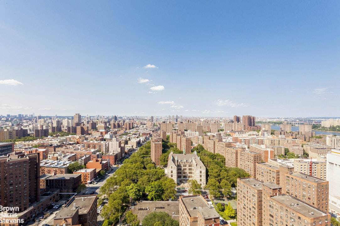 NO BOARD APPROVAL, CONDO RULES, INVESTOR FRIENDLY, PIED À TERRES WELCOME Sky High Alcove Studio with 10 Ceilings, Floor to Ceiling Windows amp ; Sweeping Views Perched on the 30th ...