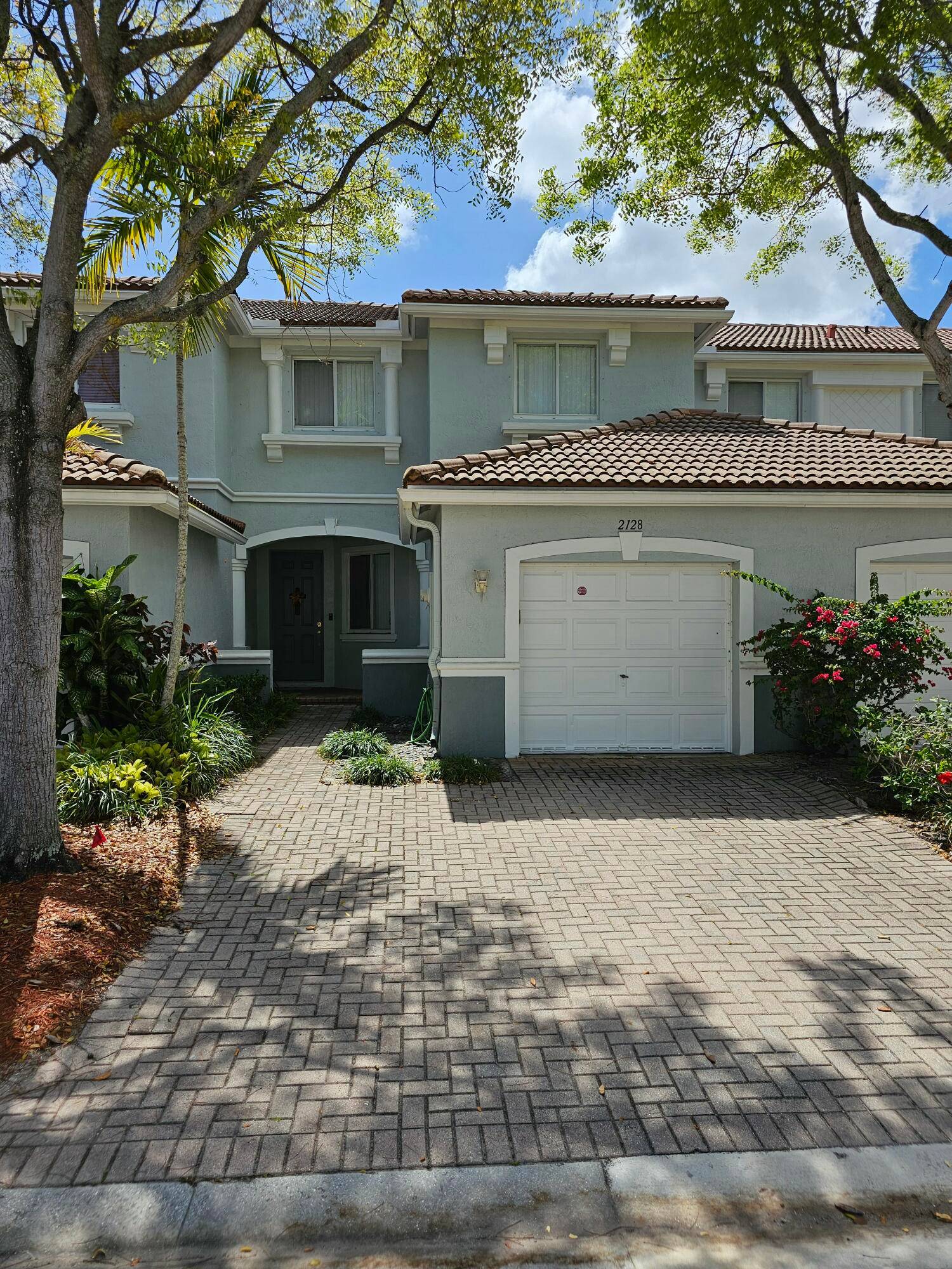 Welcome home ! This charming 3 bedroom, 2.